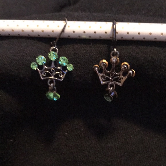 👑Princess Crown Dangle Earrings👑 - Picture 3 of 5